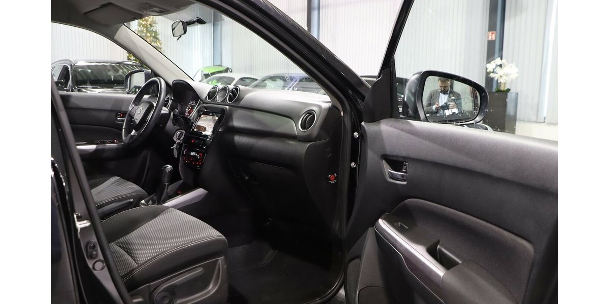 Suzuki Vitara 1.0 CLUB / NAVI+KAMERA, KLIMAAUTOMATIK 62.000 km 12.444 &euro; Hamm 59077