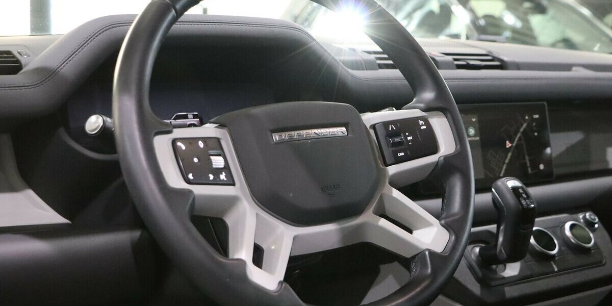 Land Rover Defender D200 90S / 6-SITZER / PANORAMA-SEITEN 69.000 km 54.777 &euro; Hamm 59077