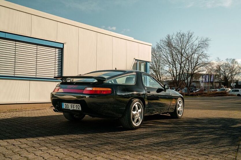 928