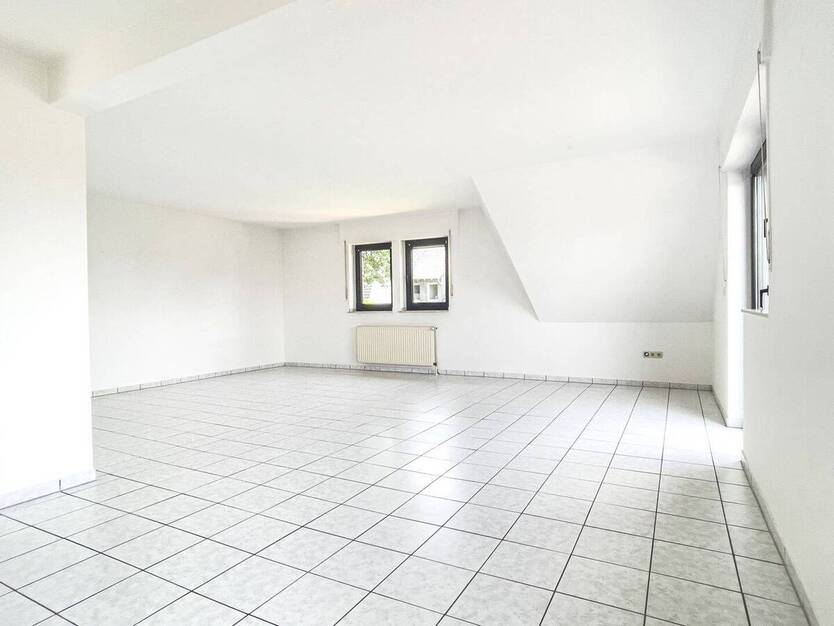 Große Dachgeschosswohnung mit Dachterrasse in beliebtem Wohngebiet 3 zimmer