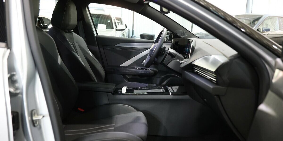 Opel Astra L 1.2 T LIMO GS-SPORT TECH SILVER & BLACK 22.000 km 20.991 &euro; Hamm 59077