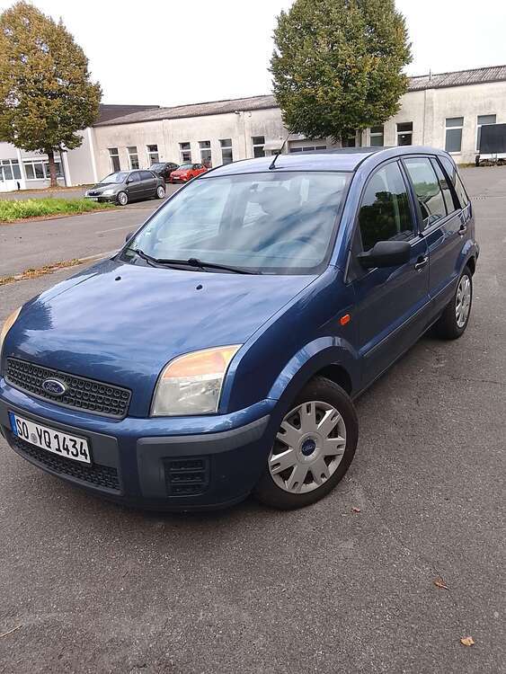 Ford Fusion 146.000 km 900 € Werl 59457