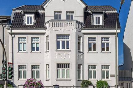 Liebevoll gepflegtes Stadthaus mit vier Wohnungen und Garten mitten in Neheim!