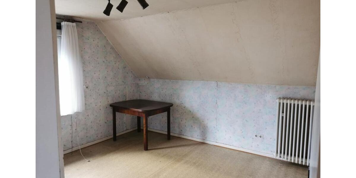 Resthofstelle mit großzügigen Nebengebäuden in Ortsrandlage 5 zimmer