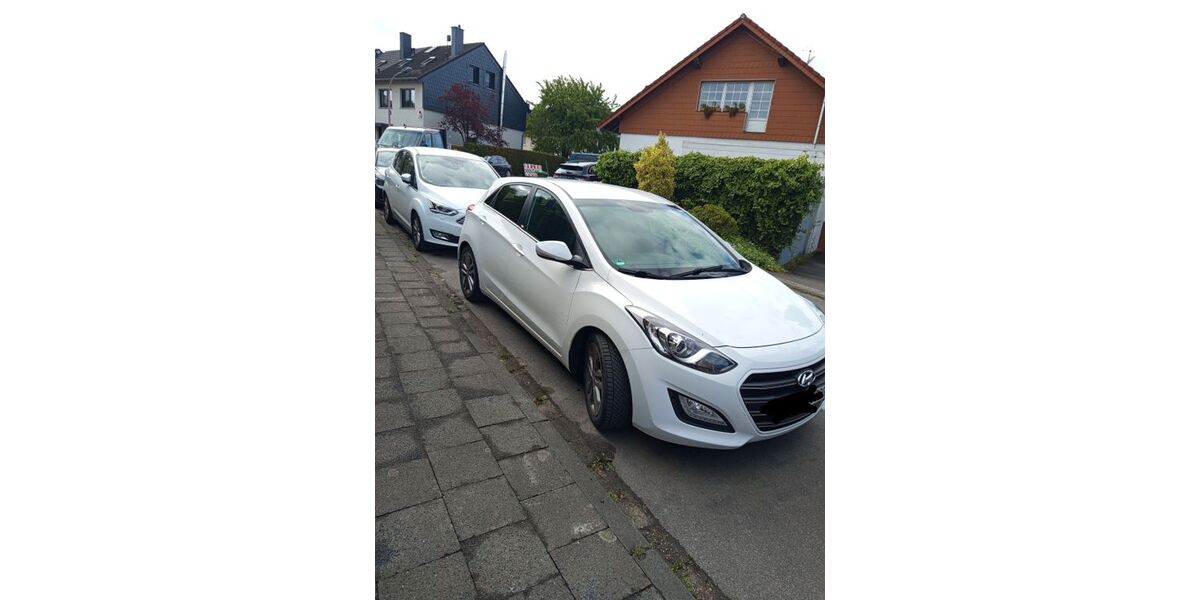 Hyundai i30 86.600 km 8.300 &euro; Unna 59427