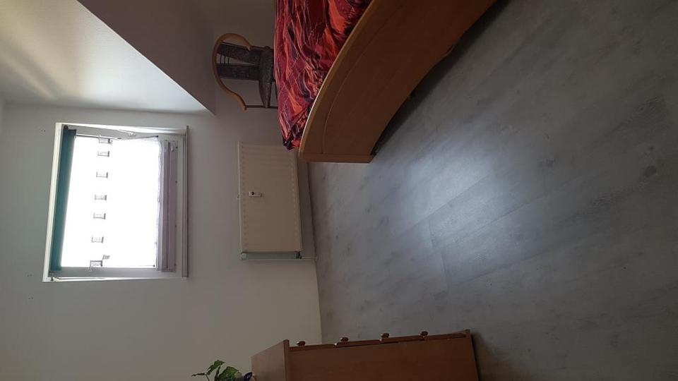 Bei VIVAWEST die Sonnenstrahlen auf dem eigenen Balkon genießen. zimmer