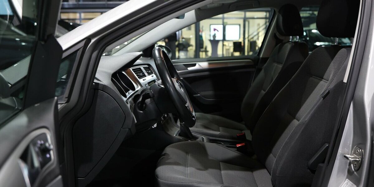 VW Golf VII 1.6 TDI Comfortline COMPOSITION-COLOUR 143.000 km 11.555 &euro; Hamm 59077