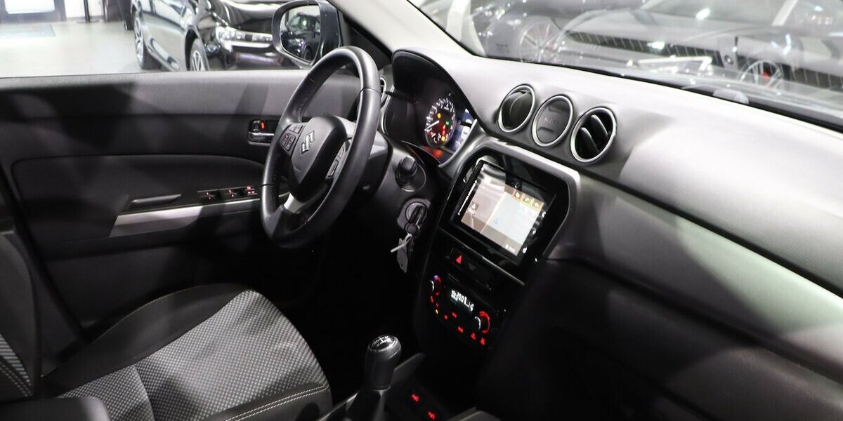 Suzuki Vitara 1.0 CLUB / NAVI+KAMERA, KLIMAAUTOMATIK 62.000 km 12.444 &euro; Hamm 59077