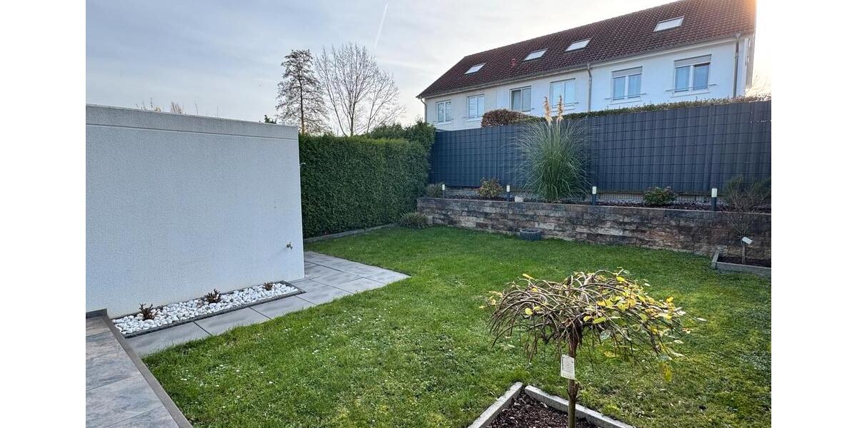 Doppelhaushälfte mit Einbauküche, Wintergarten und Garage 5 zimmer