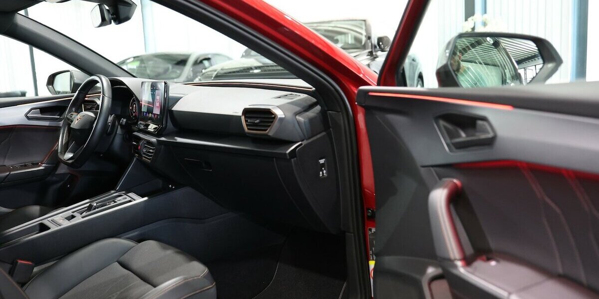Cupra Leon ST TSI DSG VZ e-Hybrid LED+VC+NAVI+LEDER 35.000 km 23.777 &euro; Hamm 59077