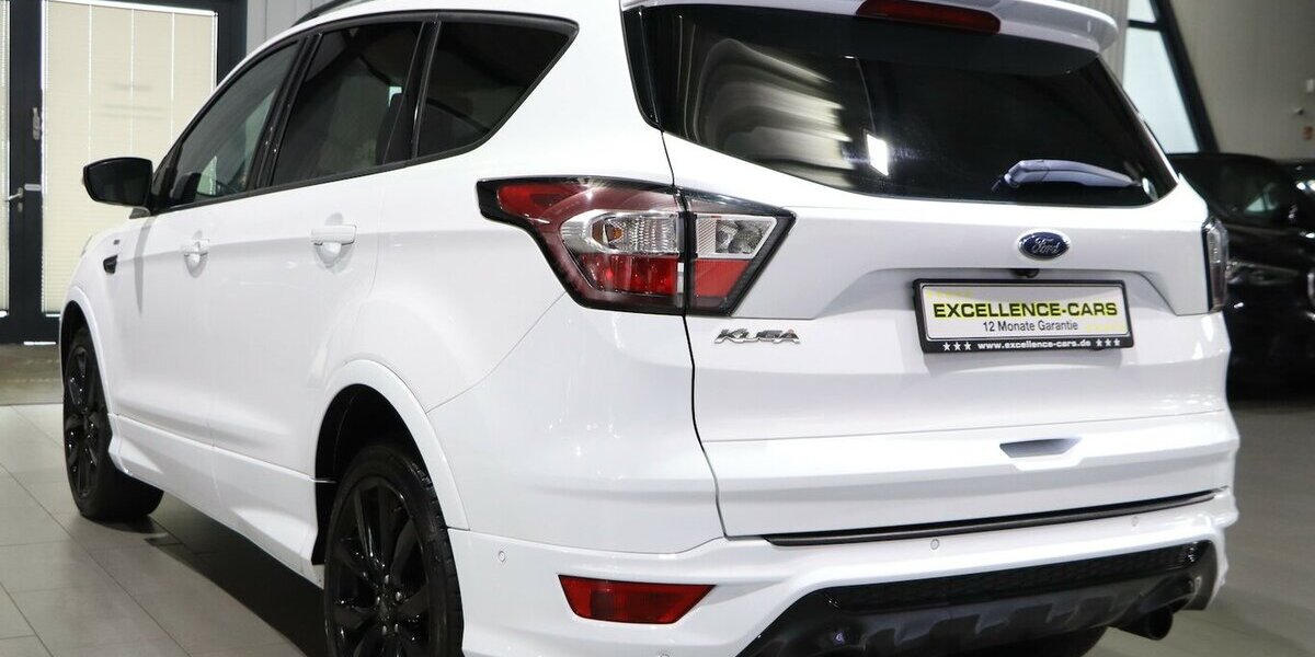 Ford Kuga ST-LINE SPORT WHITE & BLACK / XENON, LEDER 127.000 km 14.444 &euro; Hamm 59077