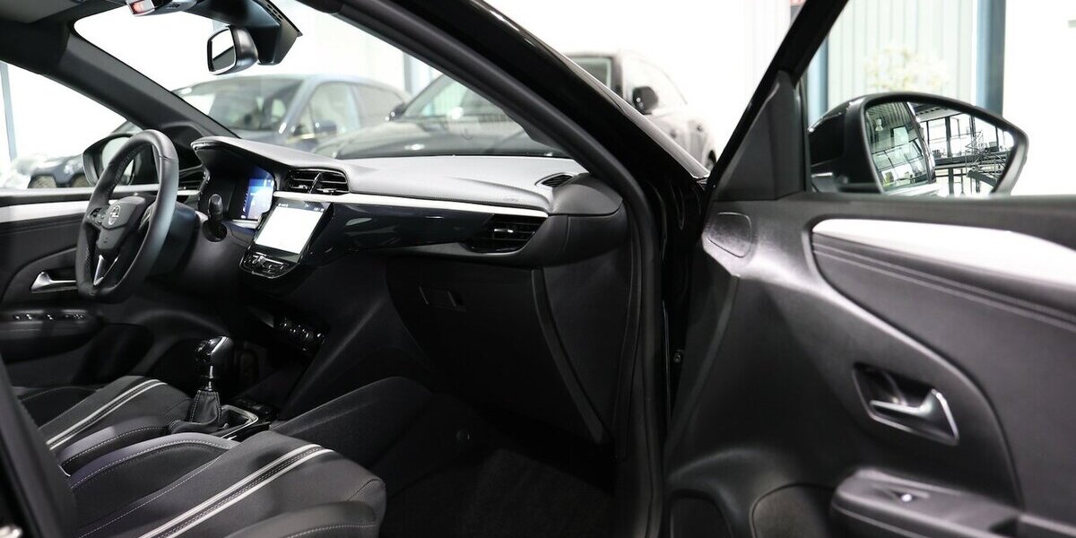 Opel Corsa F 1.2 T GS-LINE SPORT TECH ALL-BLACK / TOP 18.000 km 16.991 &euro; Hamm 59077
