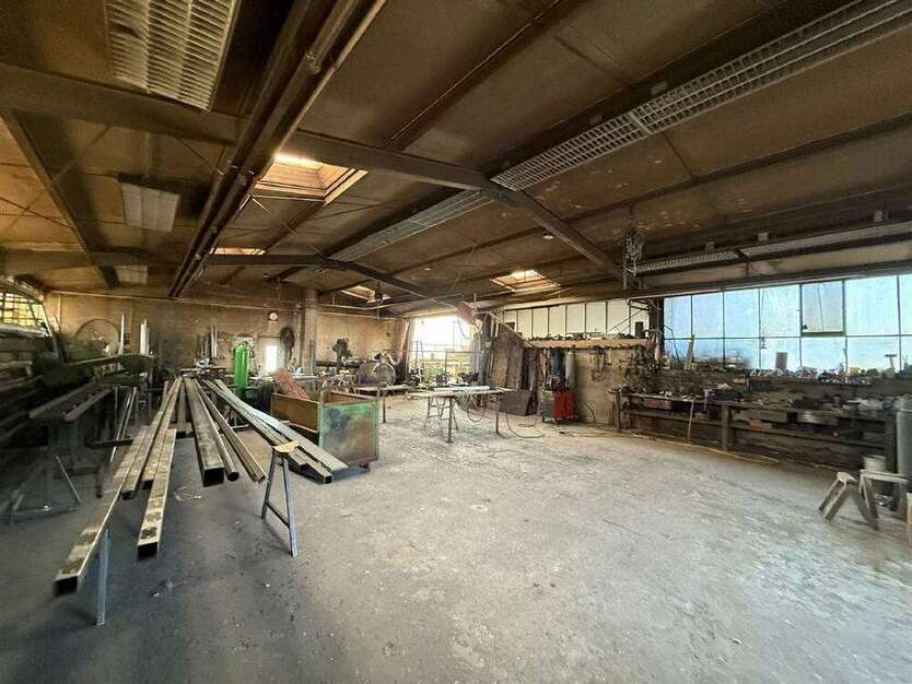 Halle in Ense 330.000 € 273.98 m²