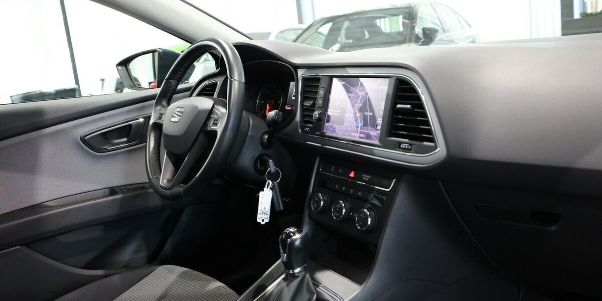 Seat Leon 1.6 TDI STYLE / NAVI-PLUS+APPLE+ANDROID 111.000 km 11.555 &euro; Hamm 59077