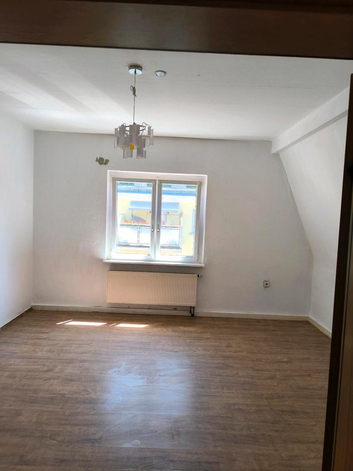 Iserlohn 4 Zimmer 2..OG ab sofort zu vermieten.