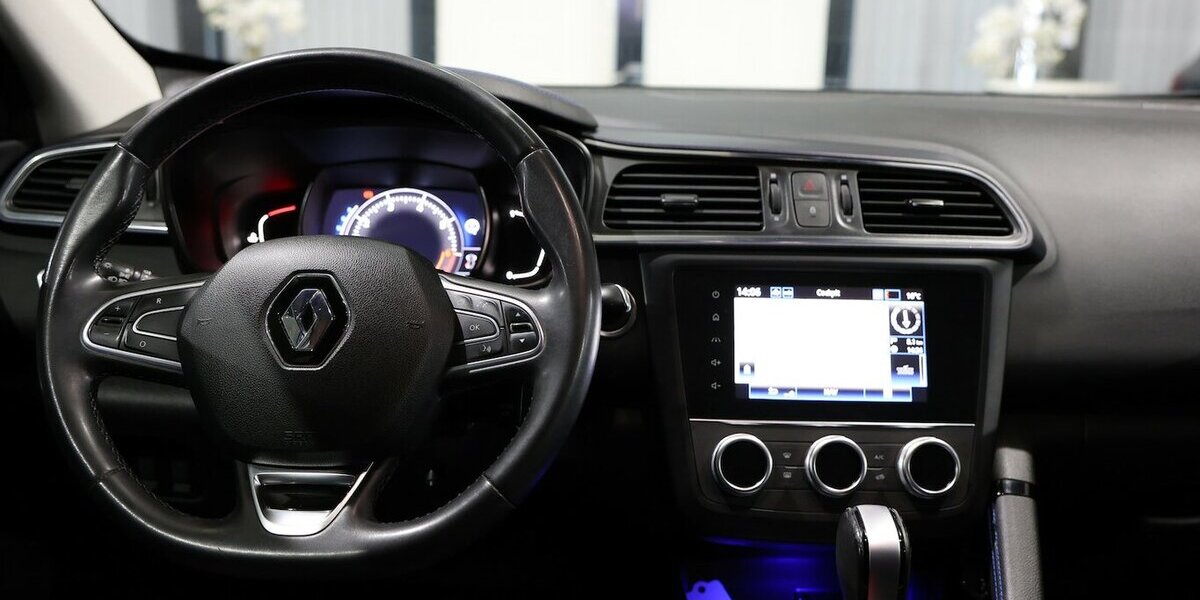 Renault Kadjar TCe 140 DELUXE / PANORAMA / LED-VISION 99.000 km 15.444 &euro; Hamm 59077