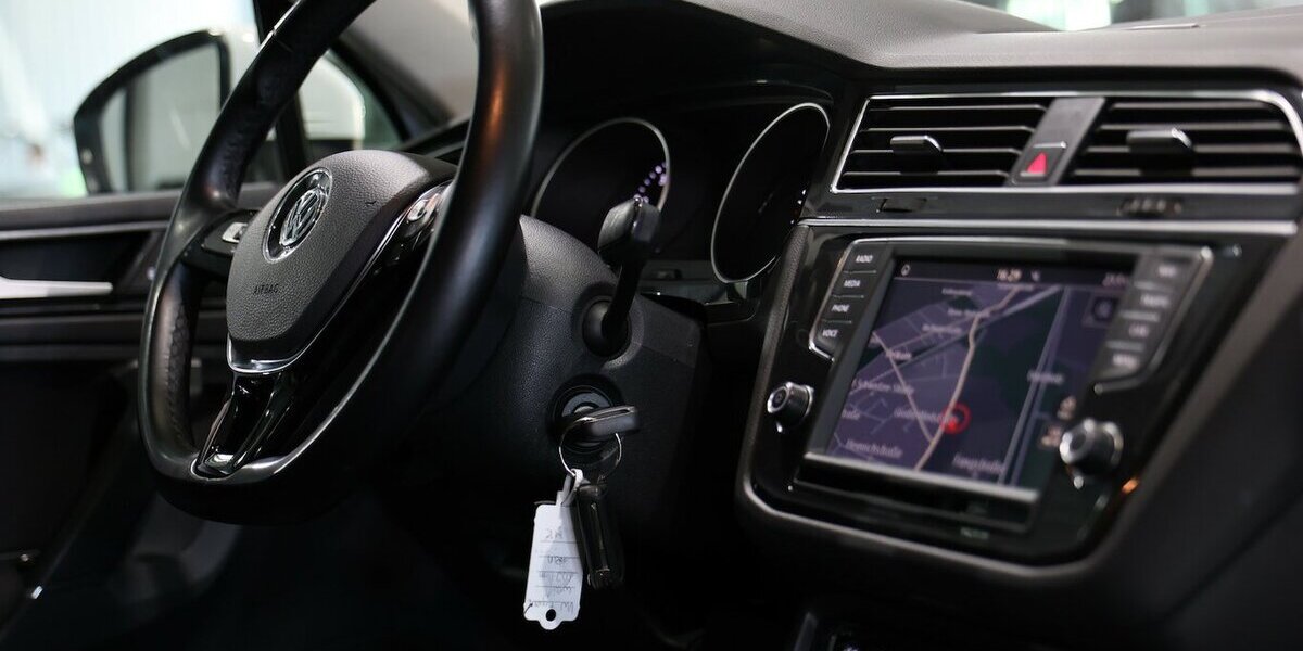 VW Tiguan 1.4 TSI Comfortline BMT WHITE / NAVI-DM 102.000 km 14.555 &euro; Hamm 59077
