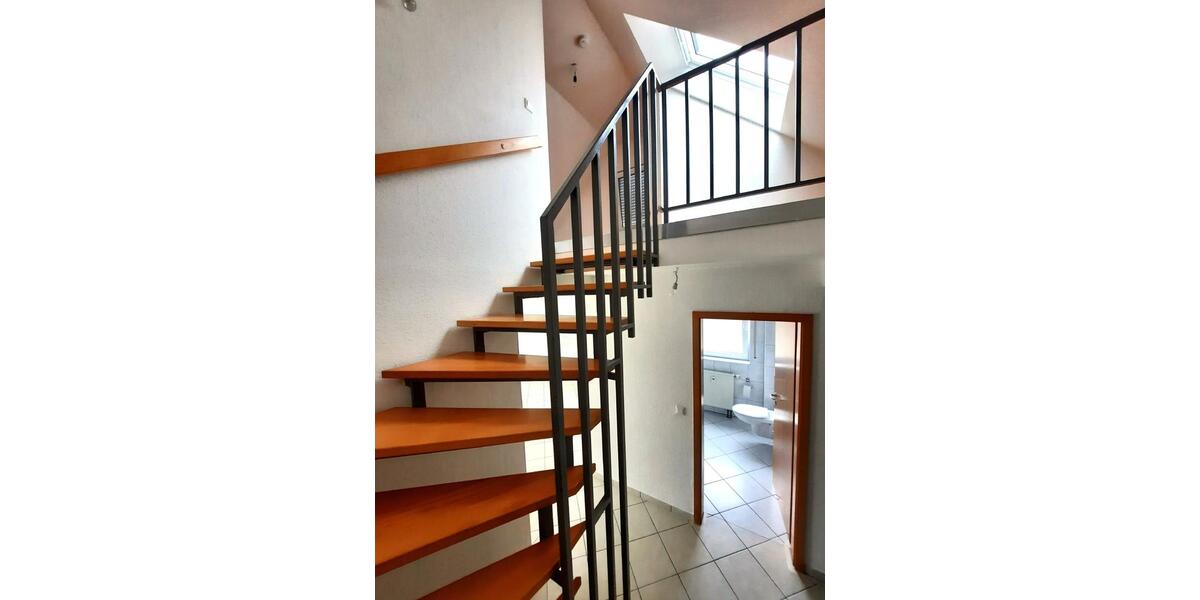 Großzügig geschnittene 3-Zimmer-Wohnung, zwei Ebenen, Balkon 3 zimmer