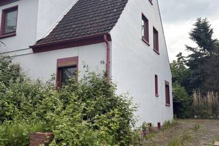 Doppelhaushälfte Im Dornröschenschlaf!