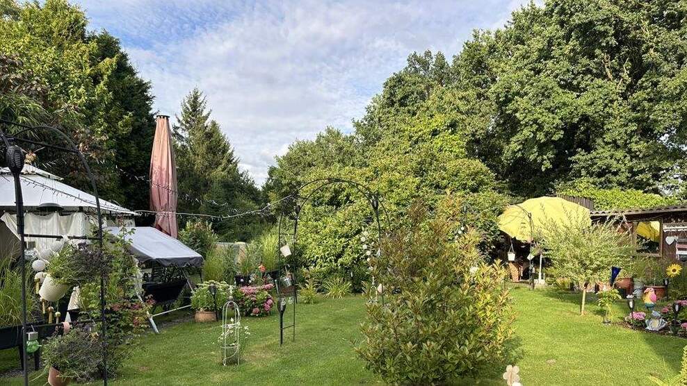 Freistehendes Zweifamilienhaus auf großem Grundstück in Dortmund - Kirchhörde 9 zimmer