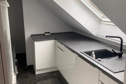 Schöne helle Dachgeschosswohnung im Zweifamilienhaus 3 zimmer