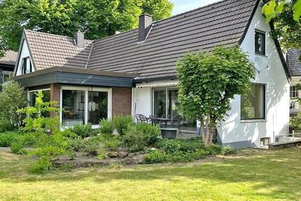 Platz für die ganze Familie: Freistehendes Einfamilienhaus mit einer Doppelgarage [Z-04424]