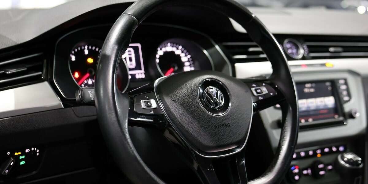 VW Passat 1.6 TDI Comfortline WHITE / MASSAGE+SHZ 176.000 km 9.999 &euro; Hamm 59077