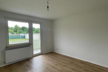 **FRISCH SANIERTE 3-Zimmerwohnung MIT BALKON UND TAGESLICHTBAD**
