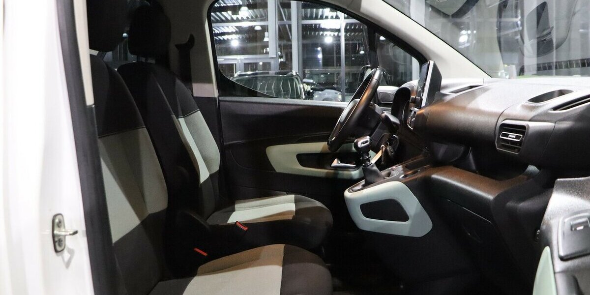 Citroen Berlingo 130 BLUE-HDI SHINE-XL 5-SITZER, 1.HAND 148.000 km 14.991 &euro; Hamm 59077