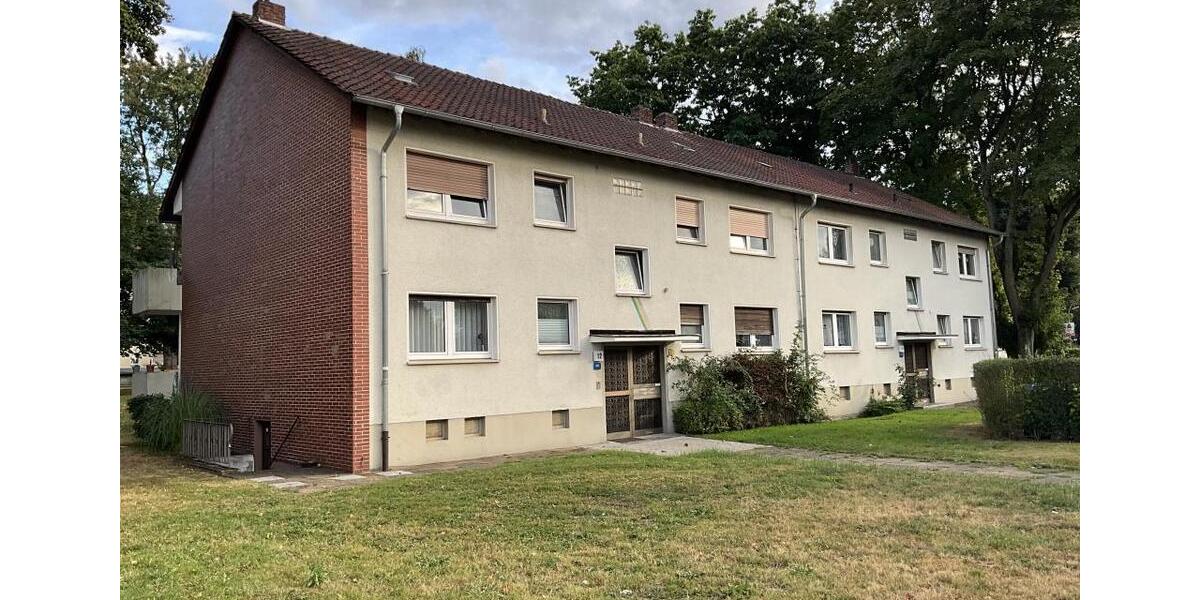 Tapezierte 3-Zimmer-Wohnung mit Laminatboden zum sofortigen Einzug... 2 zimmer