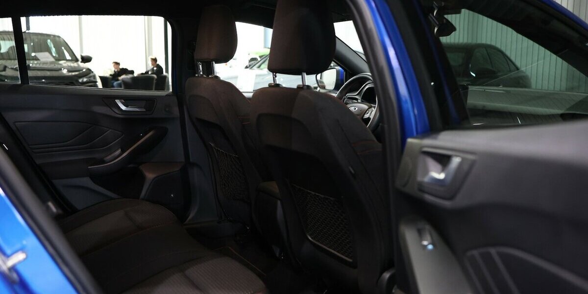 Ford Focus Tunier 1.5 EB ST-LINE X SPORT BLUE & BLACK 100.000 km 16.444 &euro; Hamm 59077