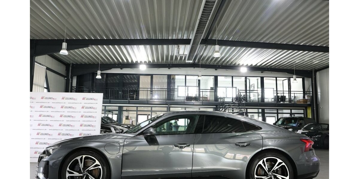 Audi e-tron GT QUATTRO / DAYTONA + BLACK / PANORAMA / 29.000 km 48.777 &euro; Hamm 59077