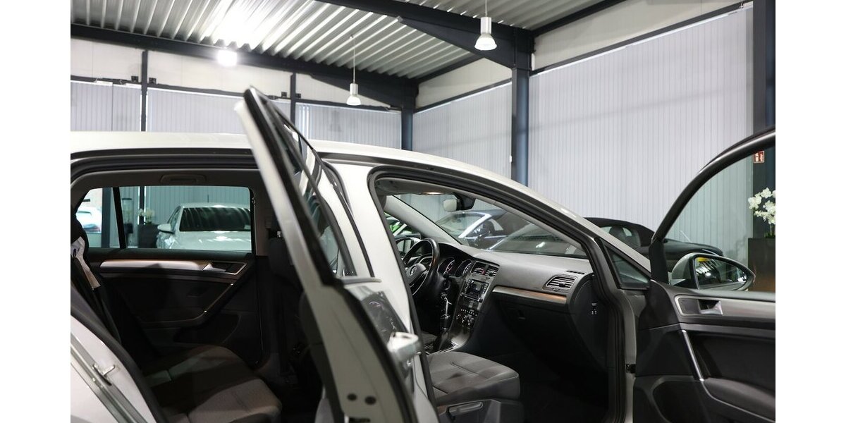 VW Golf VII 1.6 TDI Comfortline COMPOSITION-COLOUR 143.000 km 10.555 &euro; Hamm 59077