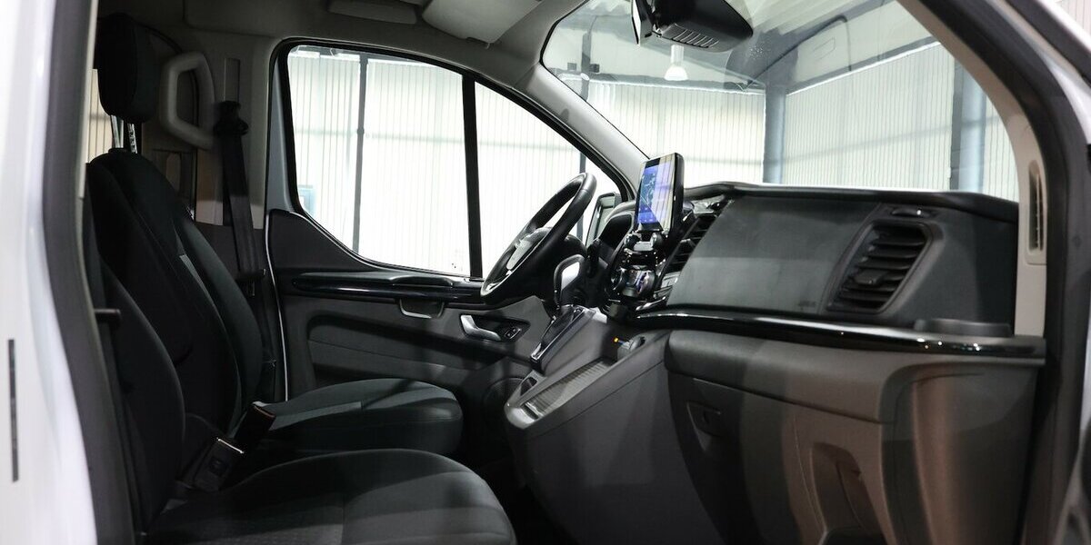 Ford Tourneo Custom 2.0 TDCI 320 L1 / 8-SITZER / NAVI 167.000 km 25.555 &euro; Hamm 59077