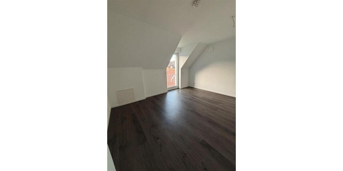 Schickes Penthouse - Wohnung mit Tiefgaragenstellplatz 3 zimmer