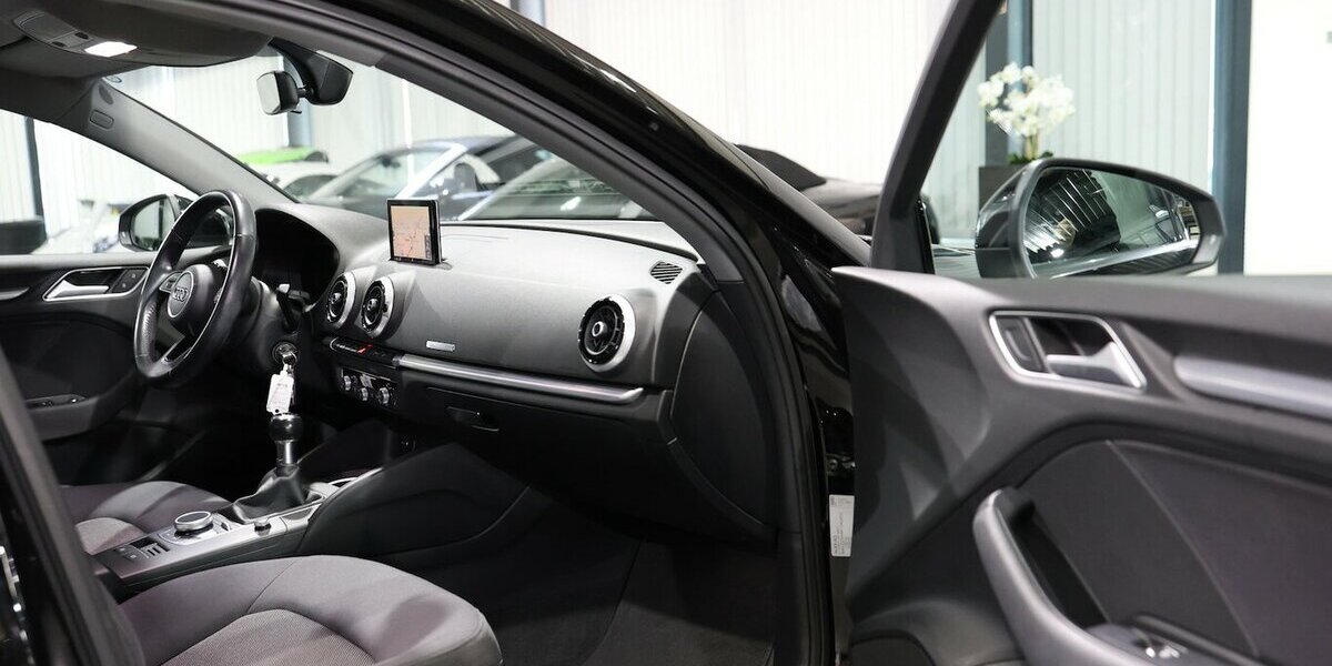 Audi A3 LIMOUSINE 1.4 TFSI BUSINESS / VIRTUAL-COCKPIT 119.000 km 17.333 &euro; Hamm 59077