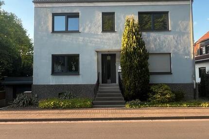 Großzügiges Zweifamilienhaus mit Blick ins Grüne