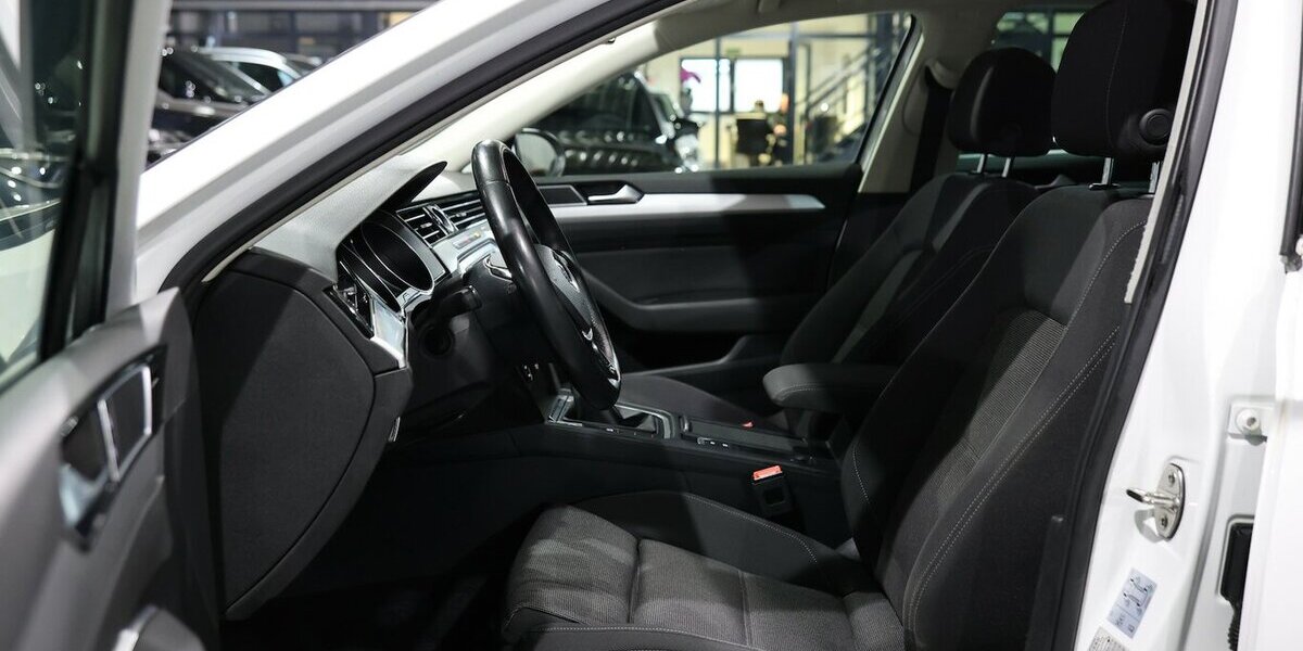 VW Passat 1.6 TDI Comfortline WHITE / MASSAGE+SHZ 176.000 km 9.999 &euro; Hamm 59077