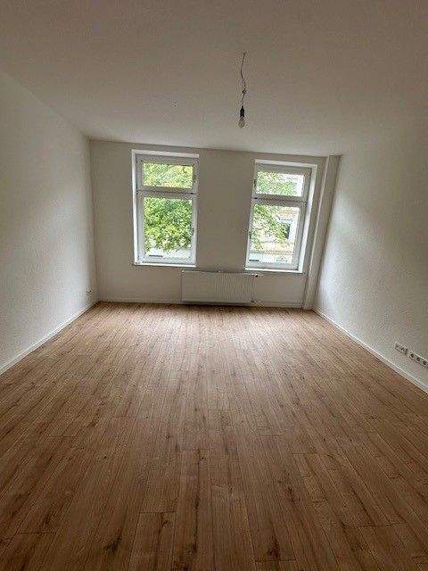 Helle und frisch renovierte 2-Zimmerwohnung mit große Küche sucht Nachmieter!!!!! 2 zimmer