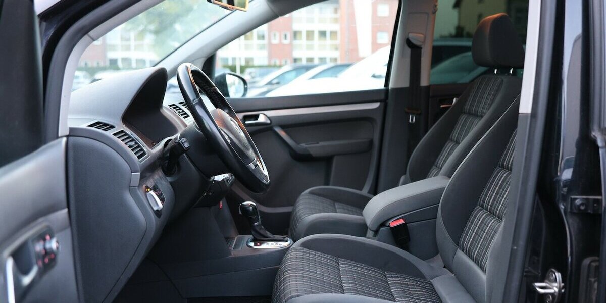 VW Touran CROSS 2.0 TDI DSG FAMILY / BI-XENON 260.000 km 5.902 &euro; Hamm 59077