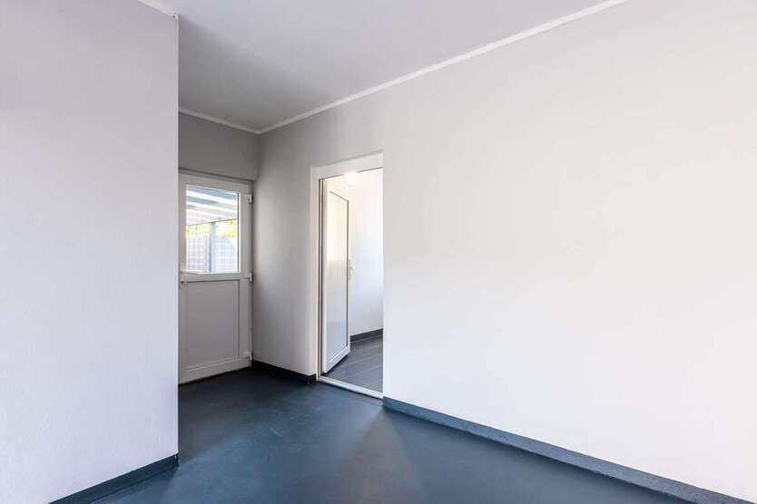Neuwertiges Mehrfamilienhaus in Hamm-Heessen: 3 Einheiten, Gewerbefläche & privater Garten 9 zimmer