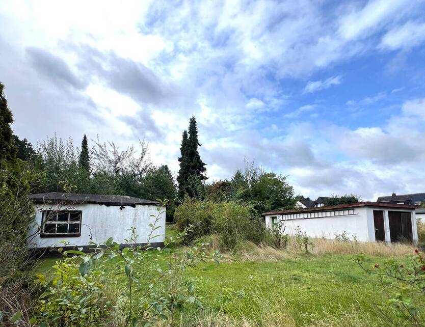 Sanierungsbedürftige Doppelhaushälfte auf großem Grundstück in Dortmund-Brackel 5 zimmer