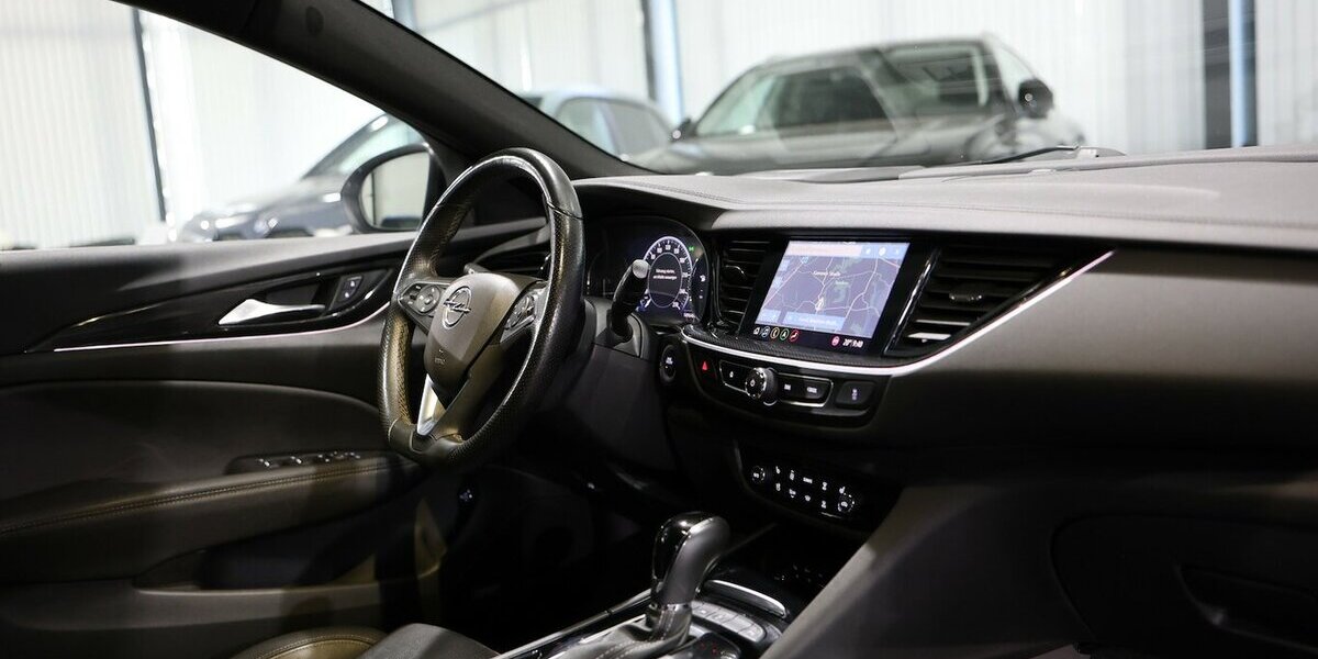 Opel Insignia ST 2.0 D 4x4 ULTIMATE OPC-LINE SPORT 149.000 km 17.991 &euro; Hamm 59077