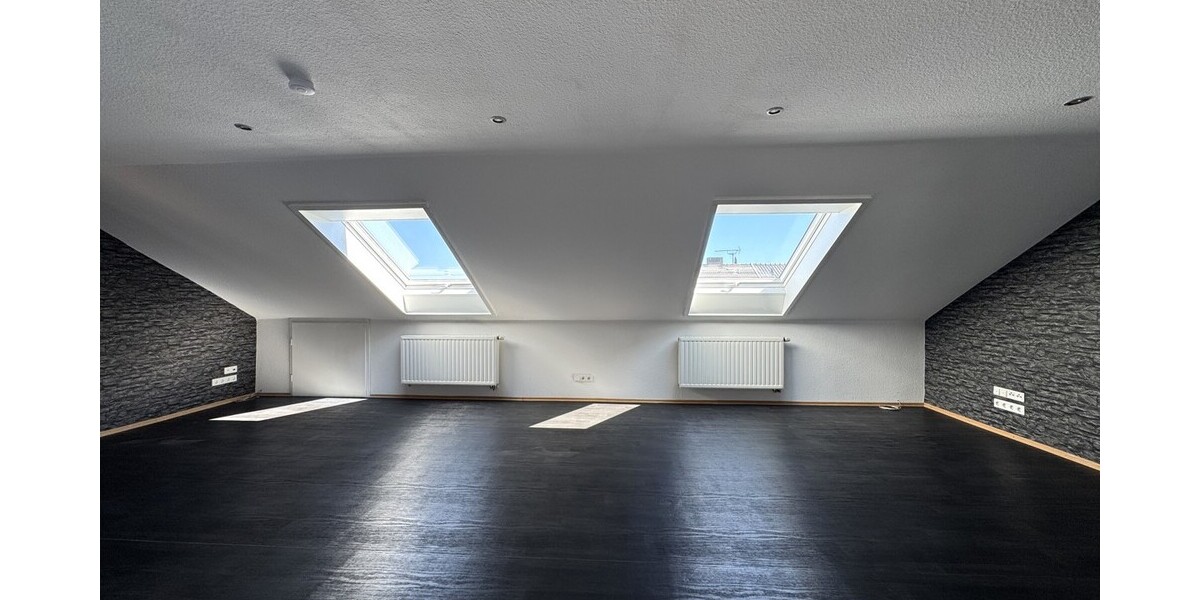 Helle 2-Zimmer-Wohnung im Dachgeschoss eines gepflegten Dreifamilienhauses! 2 zimmer