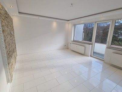 Menden Lendringsen – Renovierte Wohnung im 1.OG eines 5 FMH mit Südbalkon 3 zimmer