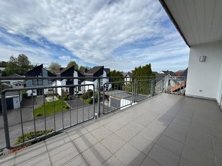 Renovierte Maisonette-Wohnung mit Balkon, Loggia & Carport in Iserlohn-Hennen zu vermieten