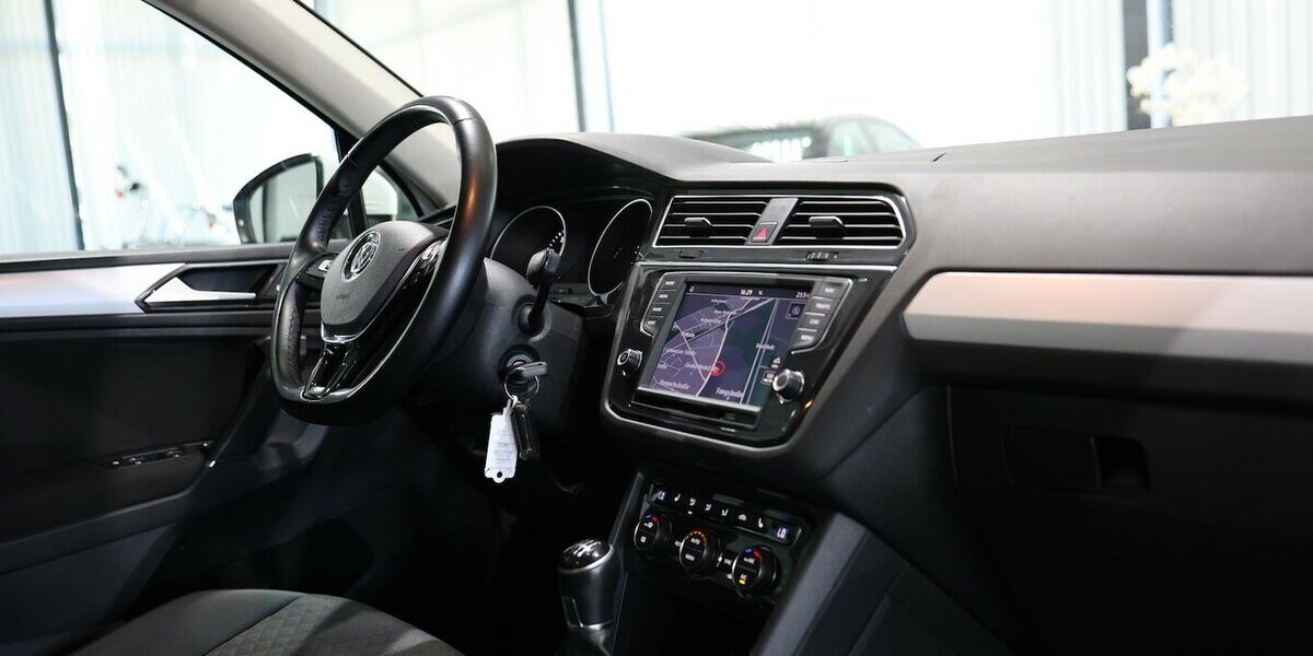 VW Tiguan 1.4 TSI Comfortline BMT WHITE / NAVI-DM 102.000 km 14.555 &euro; Hamm 59077