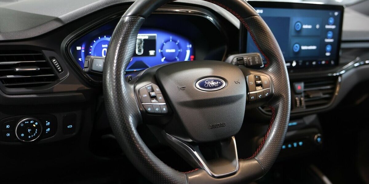 Ford Focus Tunier 1.5 EB ST-LINE X SPORT BLUE & BLACK 100.000 km 16.444 &euro; Hamm 59077
