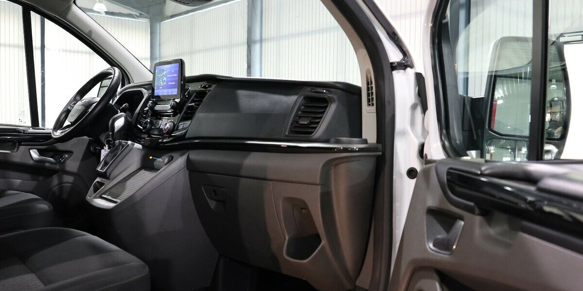 Ford Tourneo Custom 2.0 TDCI 320 L1 / 8-SITZER / NAVI 167.000 km 25.555 &euro; Hamm 59077