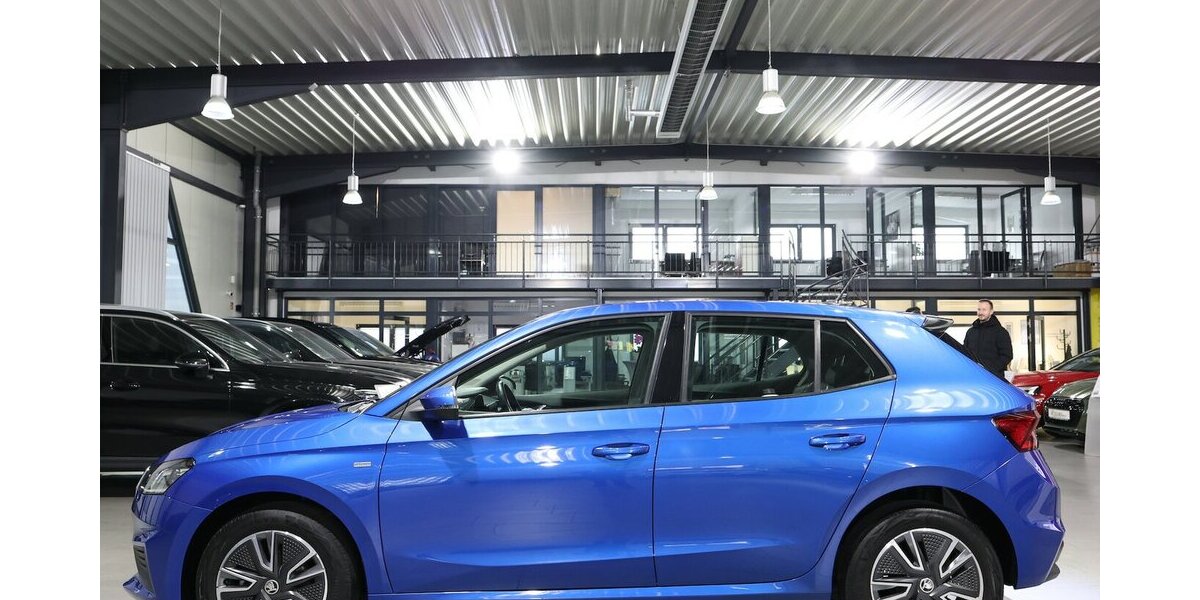 Skoda Fabia 1.0 TOUR RACE BLUE / LED / GROßES-DISPLAY 55.000 km 13.888 &euro; Hamm 59077